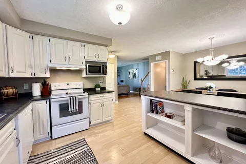 45 Edgehill Rd, Belleville, ON K8N 2K8