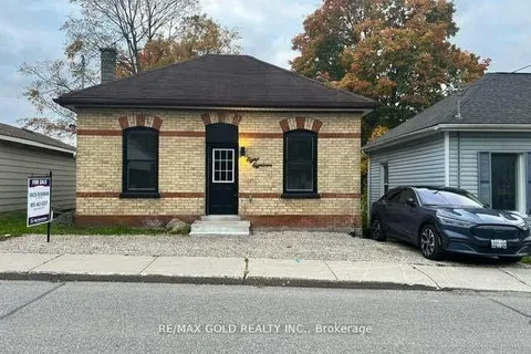 818 James St, Woodstock, ON N4S 1R8