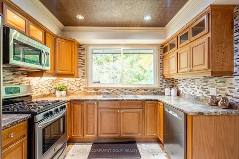 112 Bertram Dr, Hamilton, ON L9H 4T7