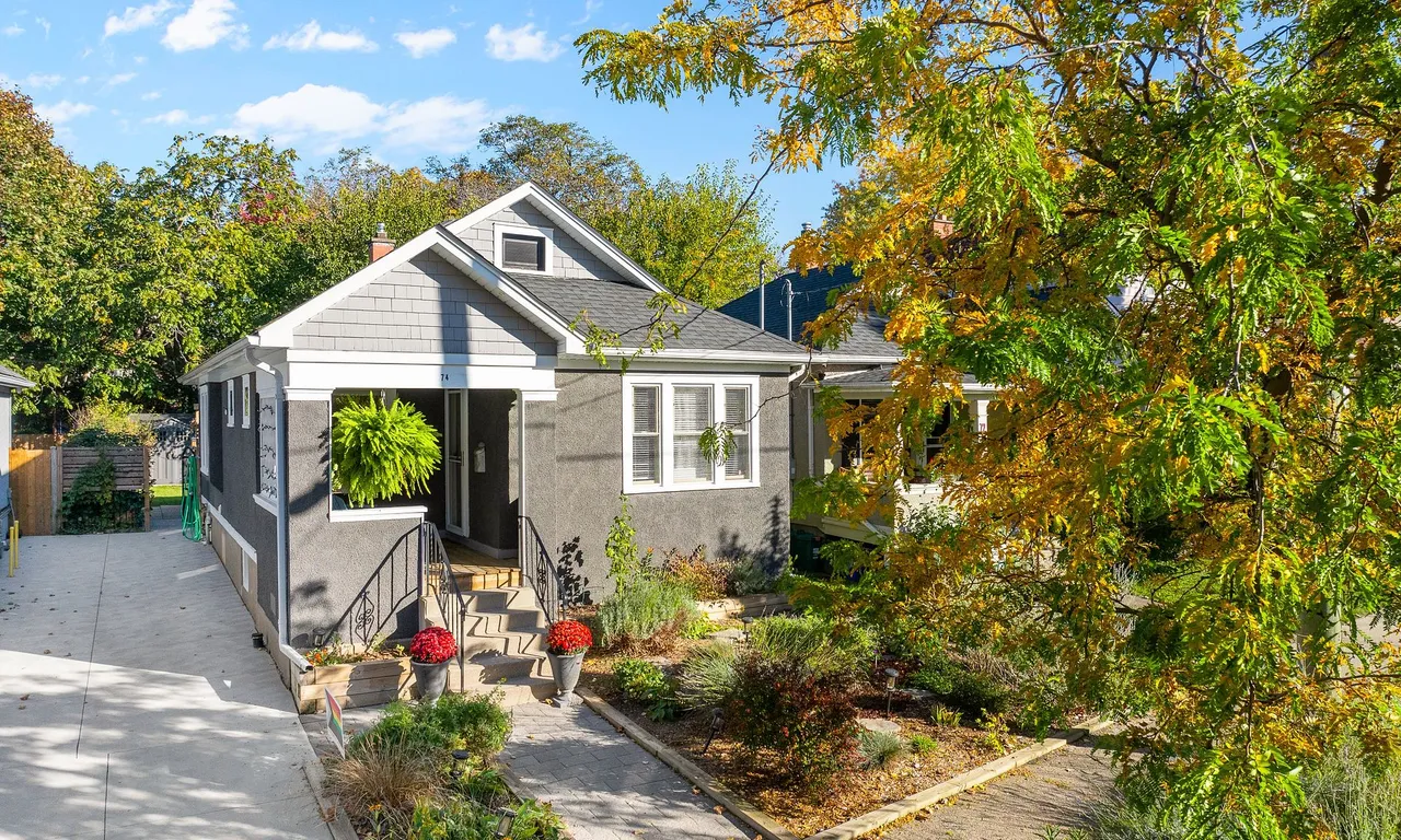 74 Woodland Ave, St. Catharines, ON L2R 5A3