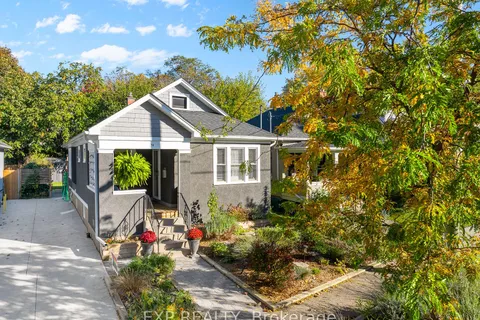 74 Woodland Ave, St. Catharines, ON L2R 5A3