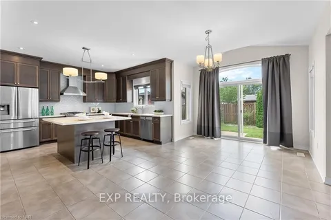 689 Brian St, Fort Erie, ON L2A 6W2