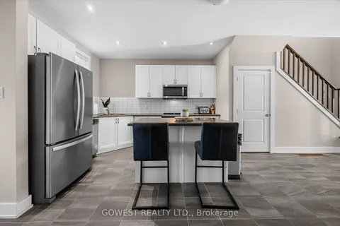 45 Rockmount Cres, Gravenhurst, ON P1P 0A2