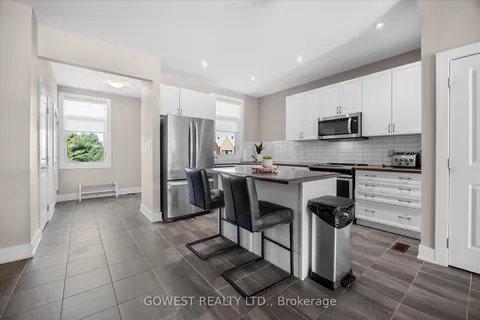 45 Rockmount Cres, Gravenhurst, ON P1P 0A2