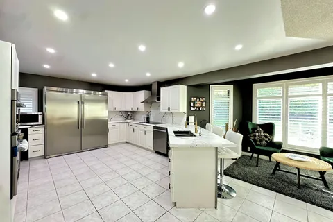 635 Grand View Ave, London, ON N6K 3G1