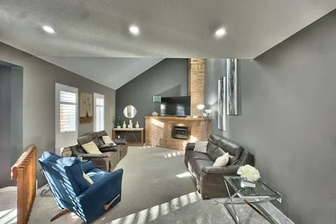 635 Grand View Ave, London, ON N6K 3G1