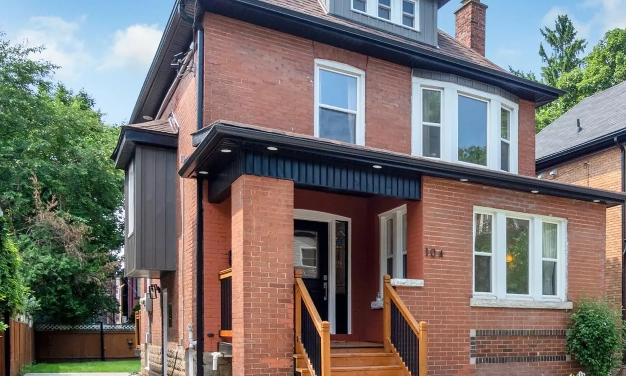 104 Fairholt Rd, Hamilton, ON L8M 2T7