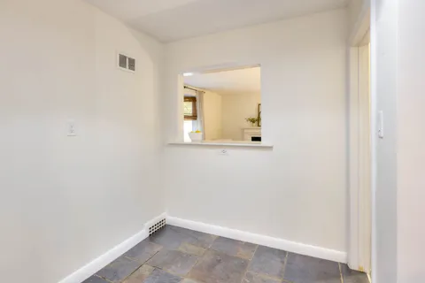 8 McKenzie Ave, Kitchener, ON N2H 2A8