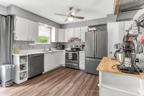 224 Oriole Cres, Gravenhurst, ON P1P 1C6
