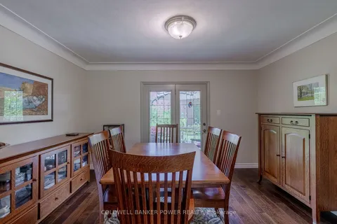 1 Torrington Cres, London, ON N6C 2V8