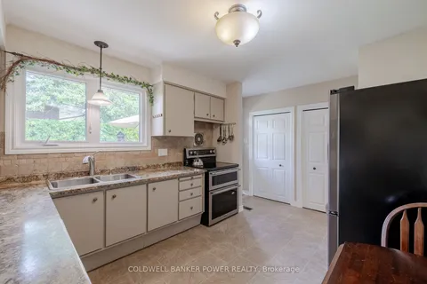 1 Torrington Cres, London, ON N6C 2V8