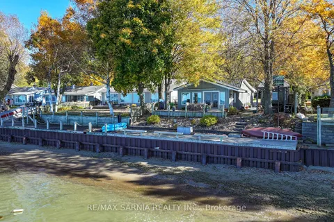 5322 Broadview Ave, Lambton Shores, ON N0N 1J7