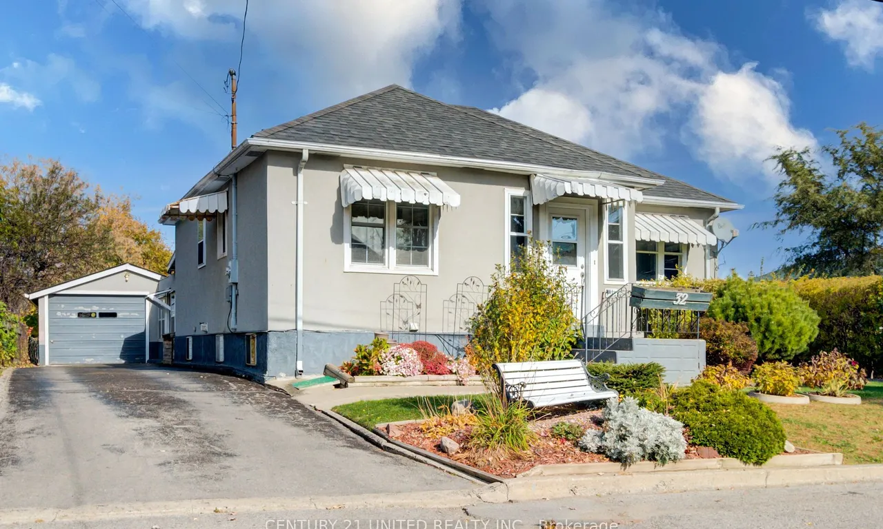 32 McCann St, Quinte West, ON K8V 1W1