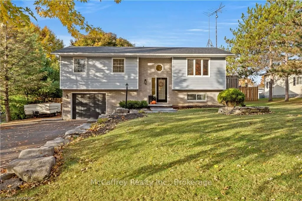 84 SOUTHWOOD Cres, Greater Napanee, ON K7R 3L2