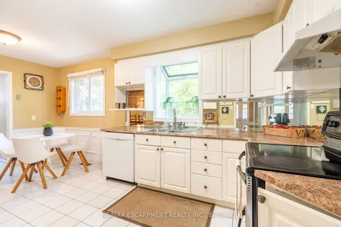 93 Turnbull Rd, Hamilton, ON L9H 5P8