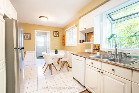 93 Turnbull Rd, Hamilton, ON L9H 5P8