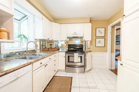 93 Turnbull Rd, Hamilton, ON L9H 5P8