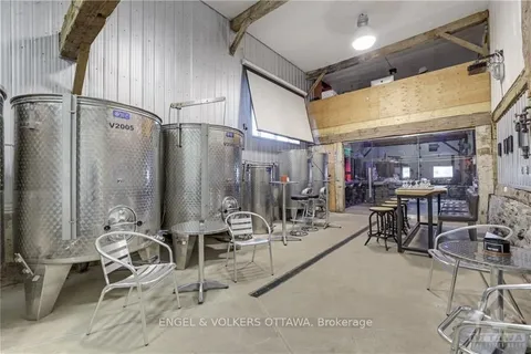 9261 33, Greater Napanee, ON K0H 1G0