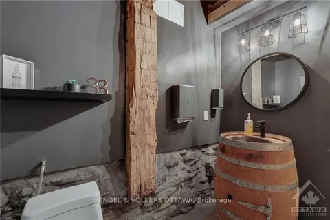 9261 33, Greater Napanee, ON K0H 1G0