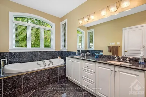 2501 KEARNS Way, Greely - Metcalfe - Osgoode - Vernon and Area, ON K4P 1R9