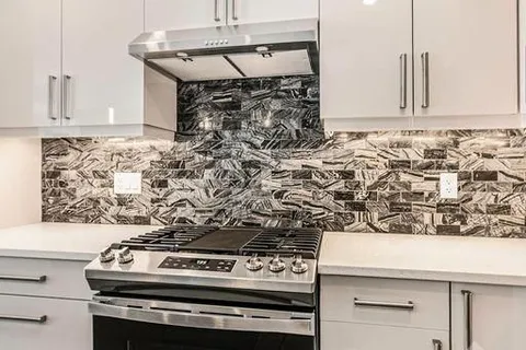 165 LONGPRE St, Vanier and Kingsview Park, ON K1L 7J5