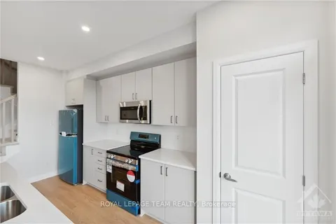 704 FAIRLINE Row, Kanata, ON K2S 1E7