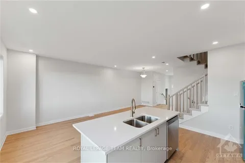 704 FAIRLINE Row, Kanata, ON K2S 1E7