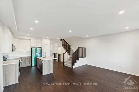 706 FAIRLINE Row, Kanata, ON K2S 1E7