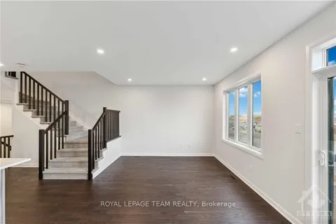 706 FAIRLINE Row, Kanata, ON K2S 1E7