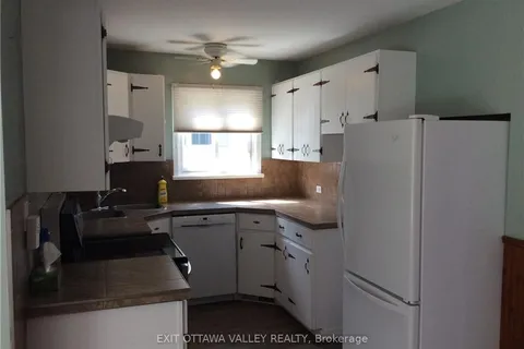 55 BEACH Ave, Deep River, ON K0J 1P0