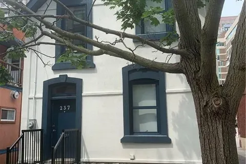 237 NEPEAN Street, ON K2P 0B7