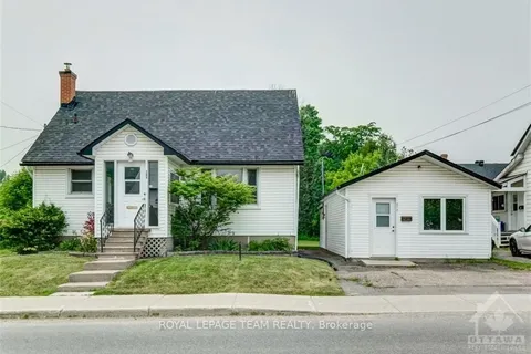 208 BELL St, Arnprior, ON K7S 2R4