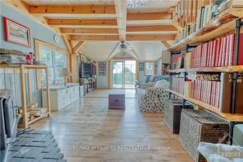 19 WEST DEVIL LAKE Lane, South Frontenac, ON K0G 1X0