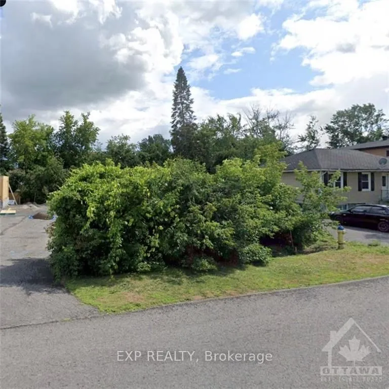 1640 KINGSDALE Ave, Blossom Park - Airport and Area, ON K1T 1H4