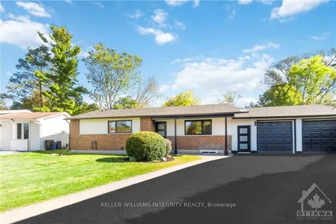 12 ST ANDREWS Circle, Kanata, ON K2L 1L3
