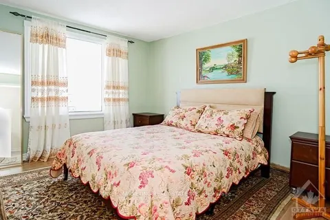 986 LAPORTE St, Beacon Hill North - South and Area, ON K1J 7B4