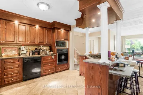 408-410 ALLEN Blvd, Vanier and Kingsview Park, ON K1L 7B5