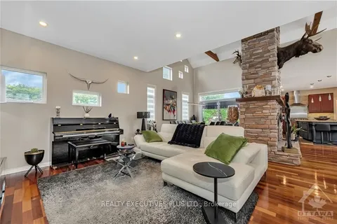 1198 FIELDOWN St, Orleans - Cumberland and Area, ON K4C 1R7