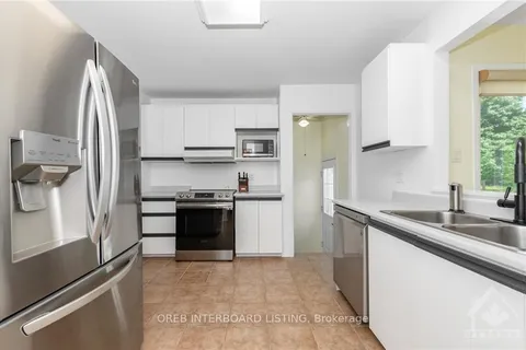 12 PORTER St, Stittsville - Munster - Richmond, ON K2S 1P8