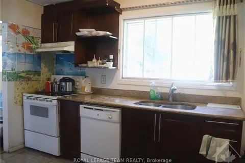 738 MANITOU Dr, Carlingwood - Westboro and Area, ON K2A 3C7