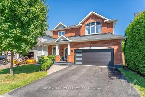 5 VALENCIA St, Barrhaven, ON K2G 6T1