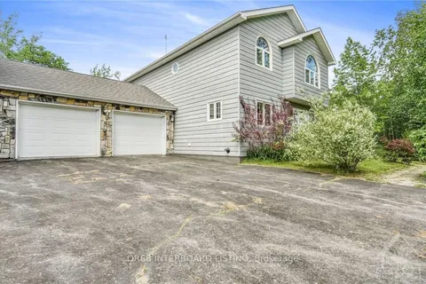 22139 BEAUCHAMPS Dr, South Glengarry, ON K0C 1Z0