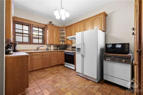 215 ARGYLE Ave, Ottawa Centre, ON K2P 1B8