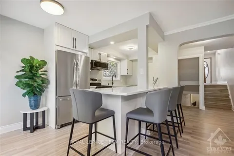 68 HAWLEY Cres, Kanata, ON K2M 1T6