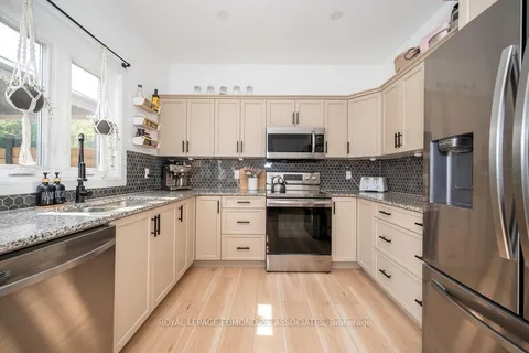 40 TAYLOR HEIGHTS Dr, Laurentian Valley, ON K8B 0A2