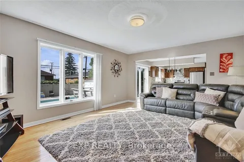 45 SUNNYCREST Dr, Cityview - Parkwoods Hills - Rideau Shore, ON K2E 5Y4