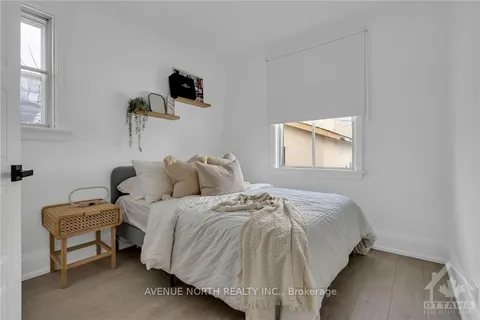 305 OLMSTEAD St, Vanier and Kingsview Park, ON K1L 7K2