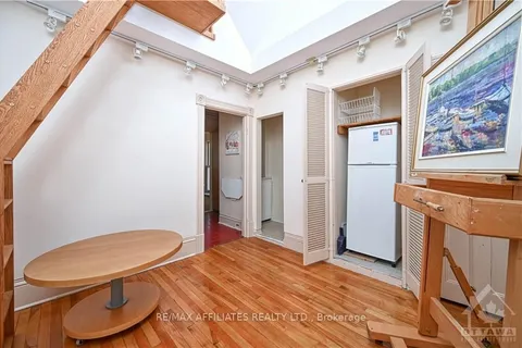 353 WAVERLEY St, Ottawa Centre, ON K2P 0W4