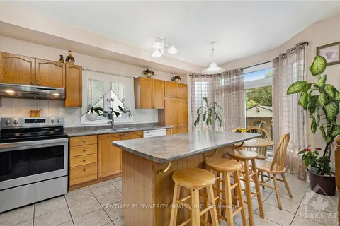 235 STATION Blvd, Alta Vista and Area, ON K1G 6L8