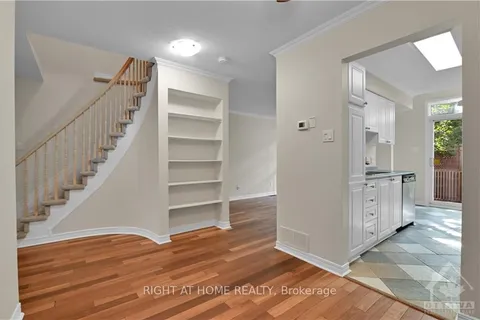 114 CORSICA, Alta Vista and Area, ON K1G 5Y1